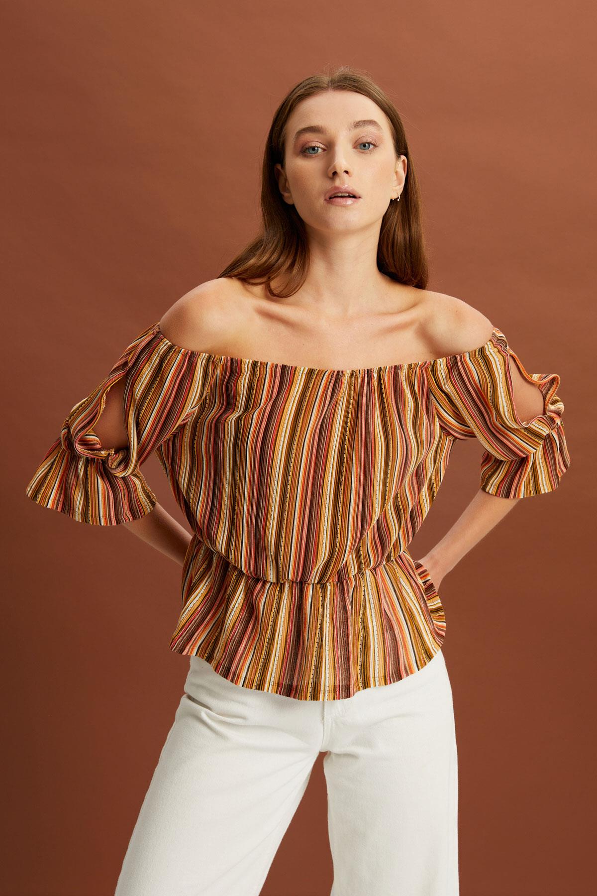 CARMEN YAKA KOL DETAYLI BLUZ