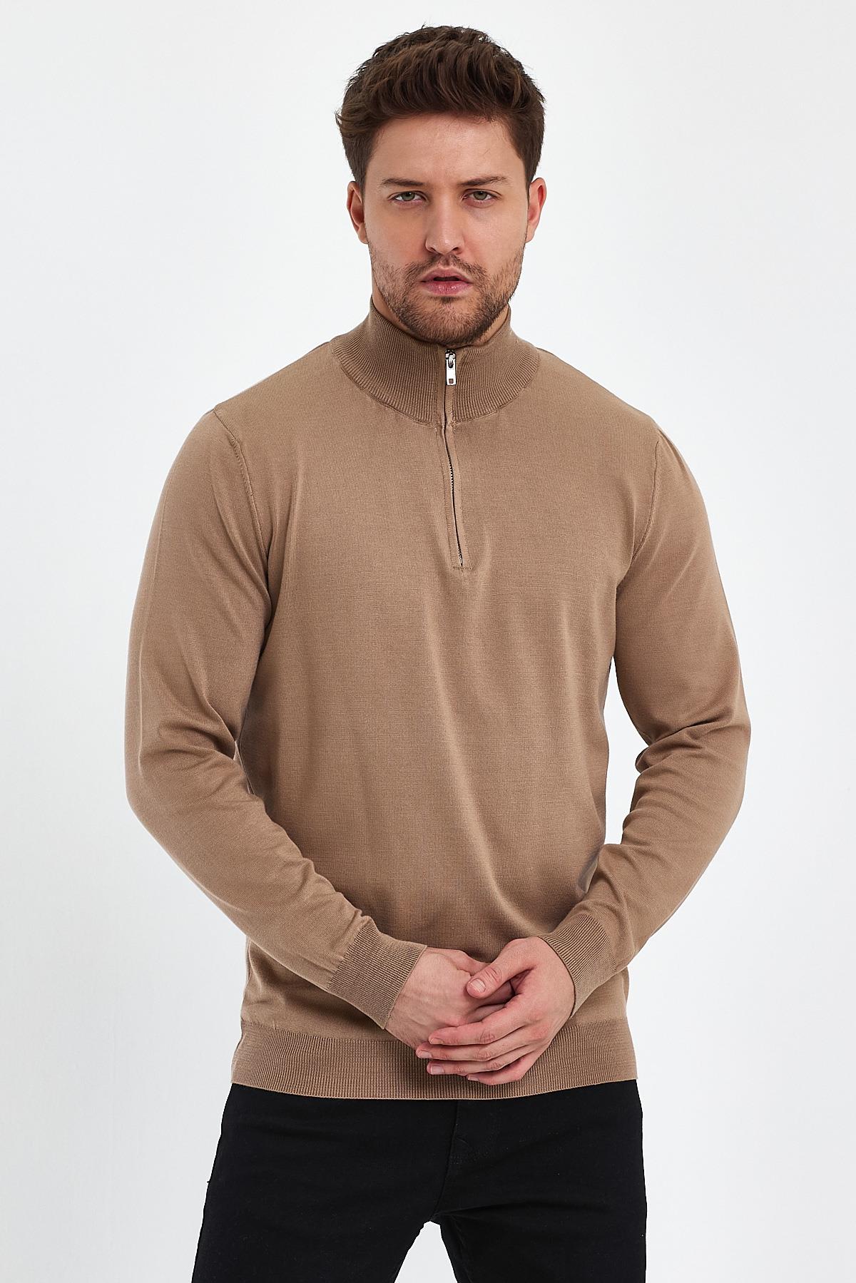 DİK YAKA FERMUARLI TRİKO KAZAK