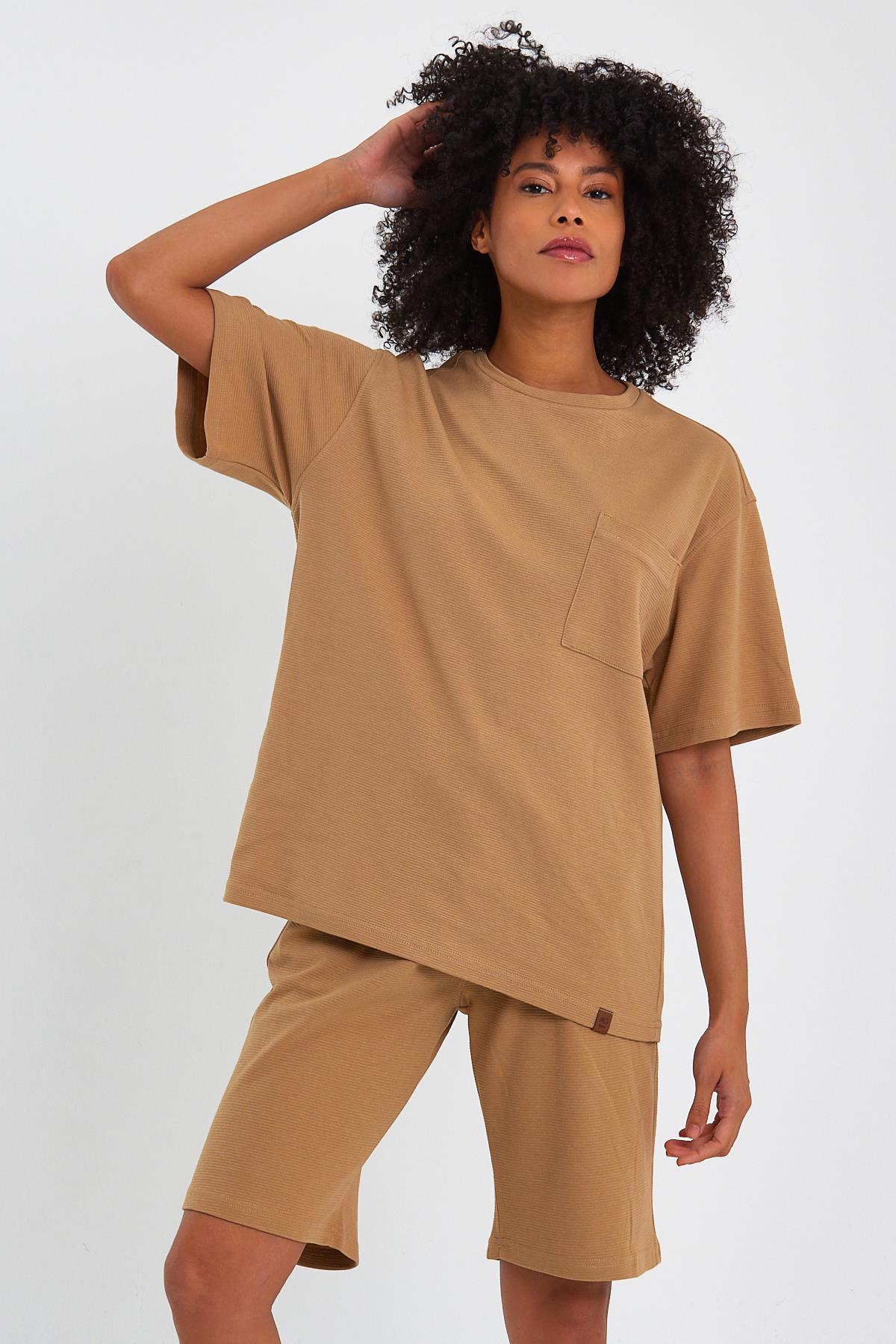 CEP DETAYLI OVERSİZE TİŞÖRT-ŞORT TAKIM