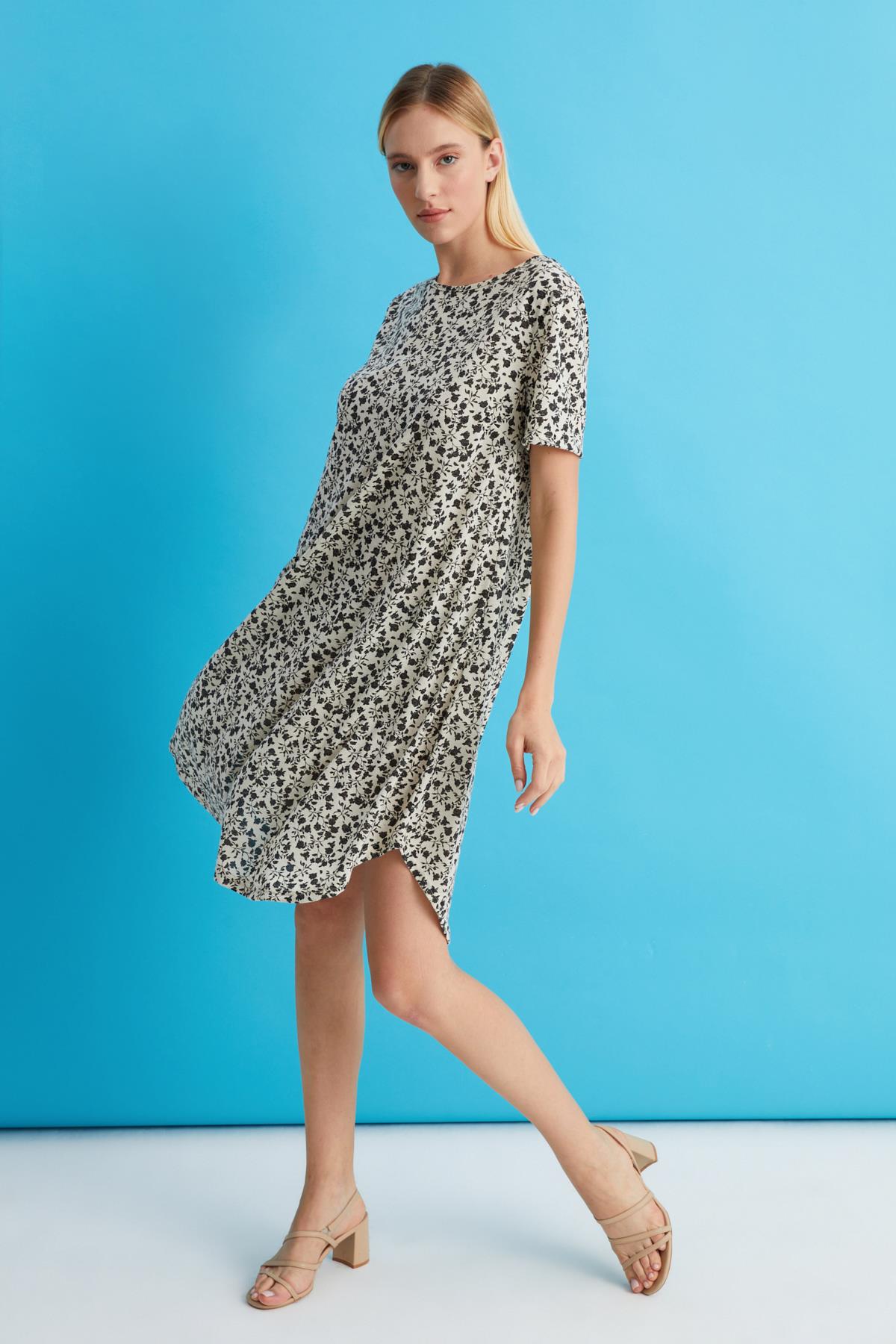 DESENLİ GENİŞ KESİM ELBİSE