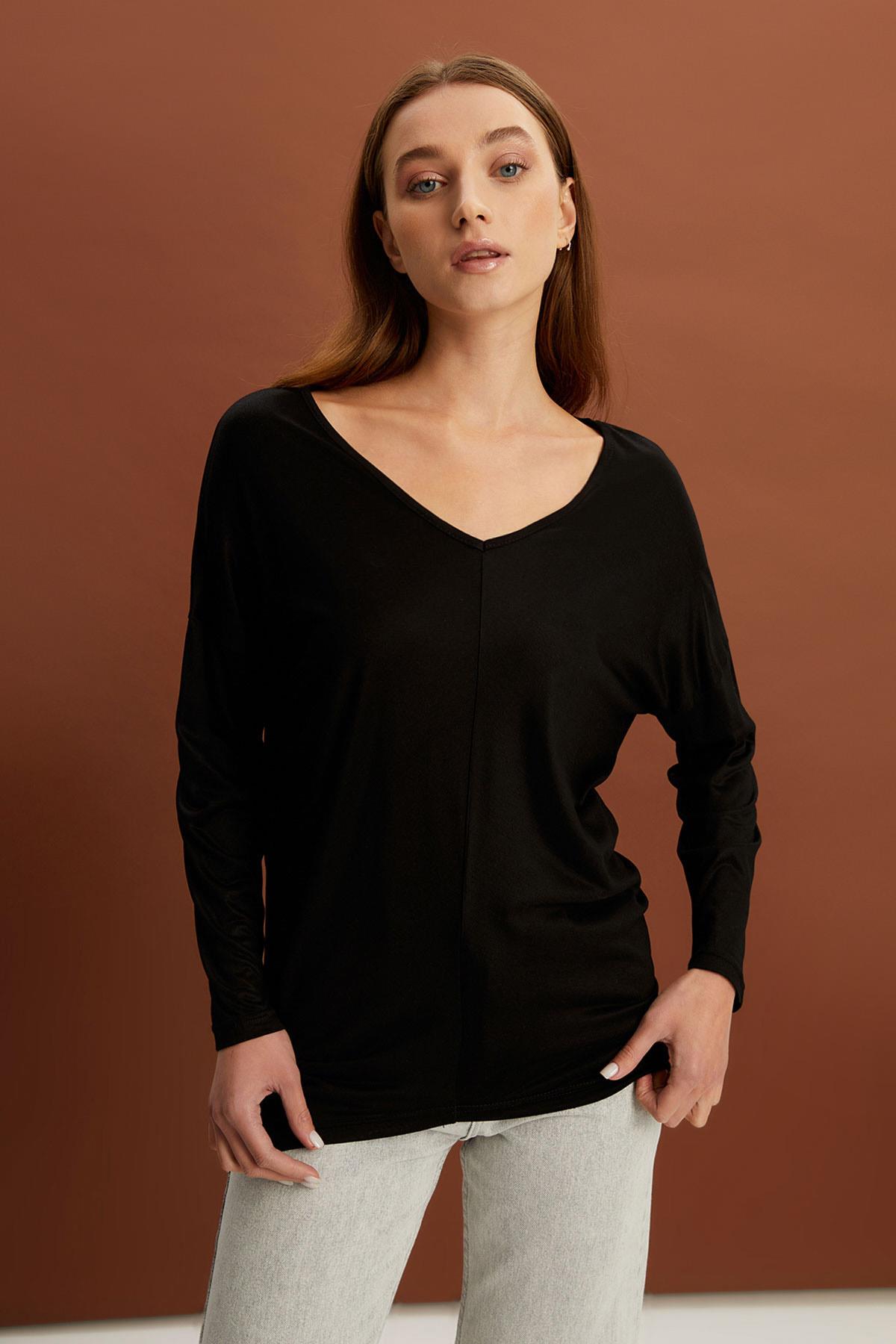 V YAKA YARASA KOLLU T-ŞHİRT