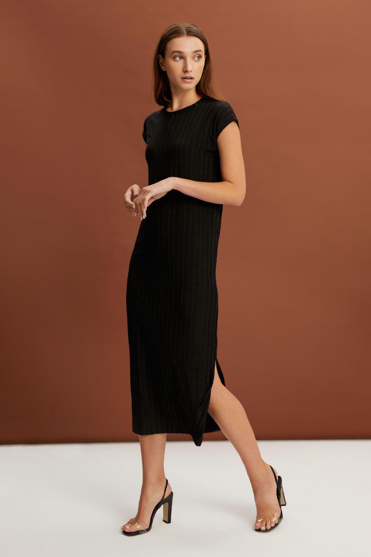 ÖZEL KALIP YIRTMAÇLI UZUN ELBİSE