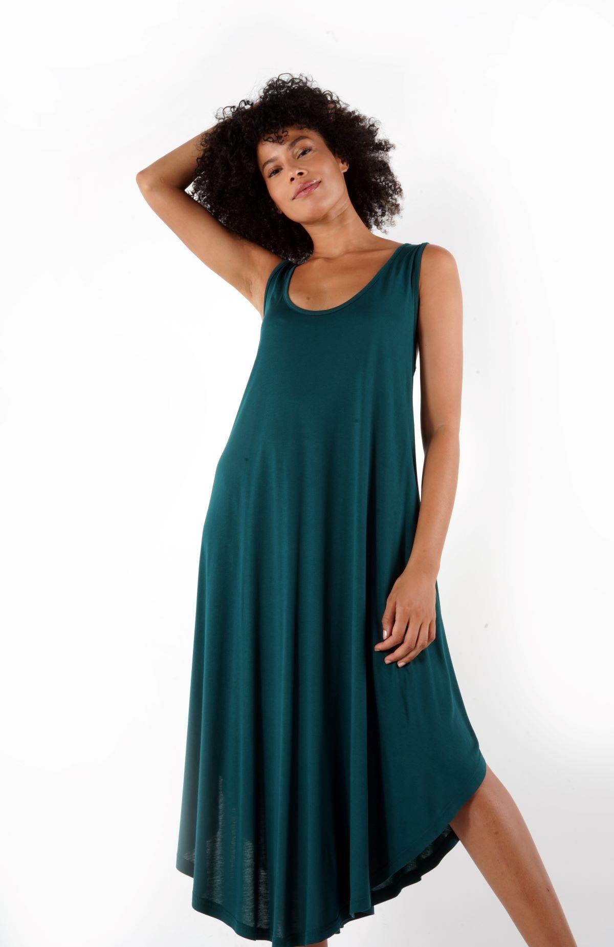 ASİMETRİK KESİM KOLSUZ ELBİSE