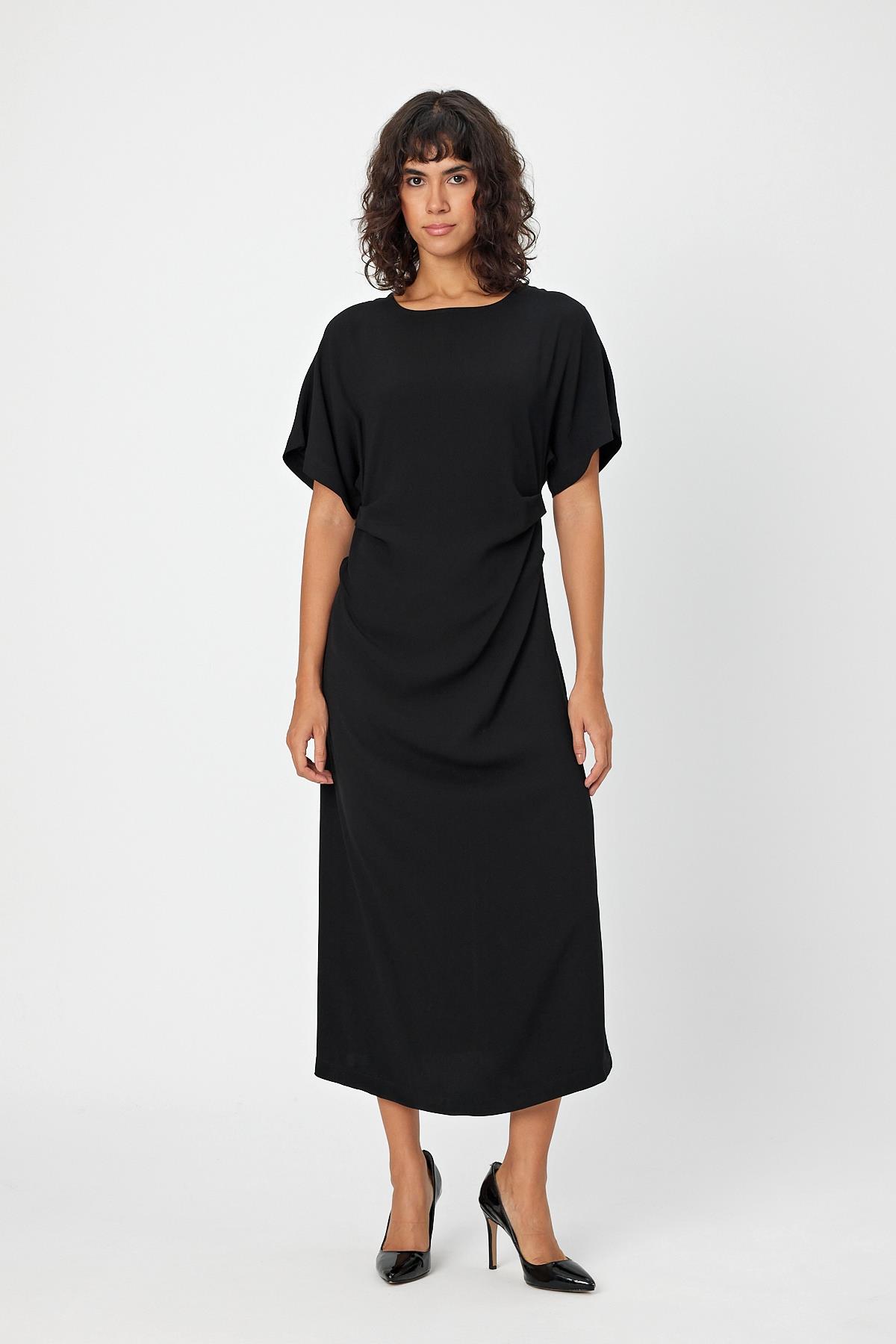 Yanları Büzgülü Midi Boy Elbise