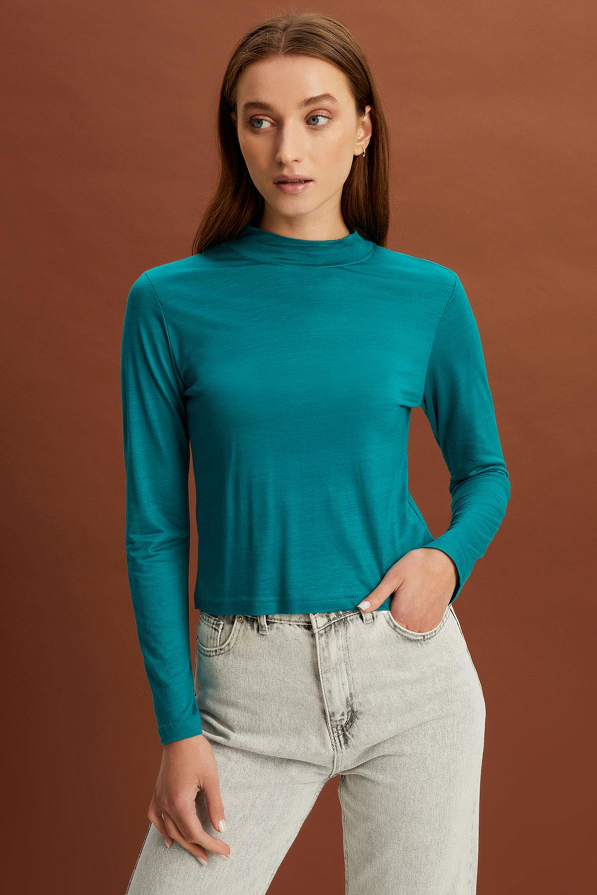 UZUN KOLLU DİK YAKA T-SHİRT