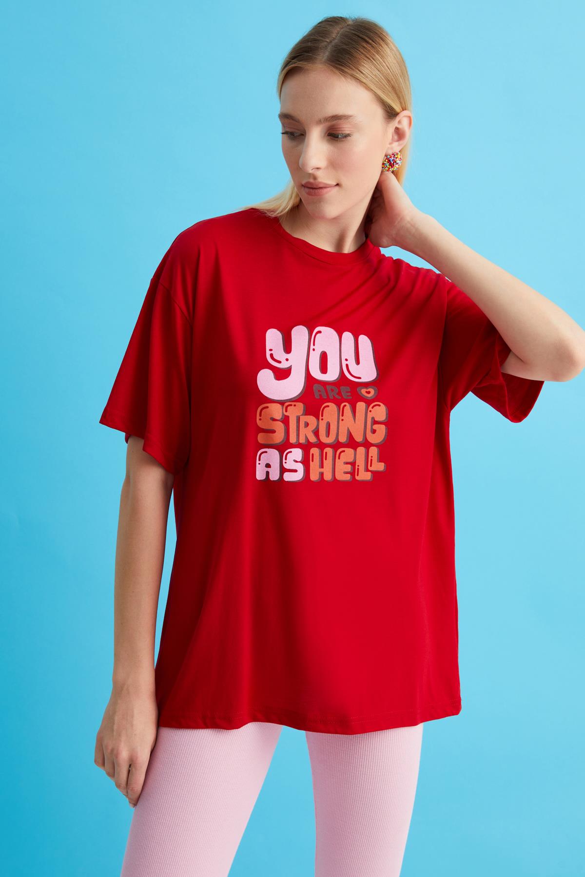 BASKILI BOYFRİEND T-SHİRT