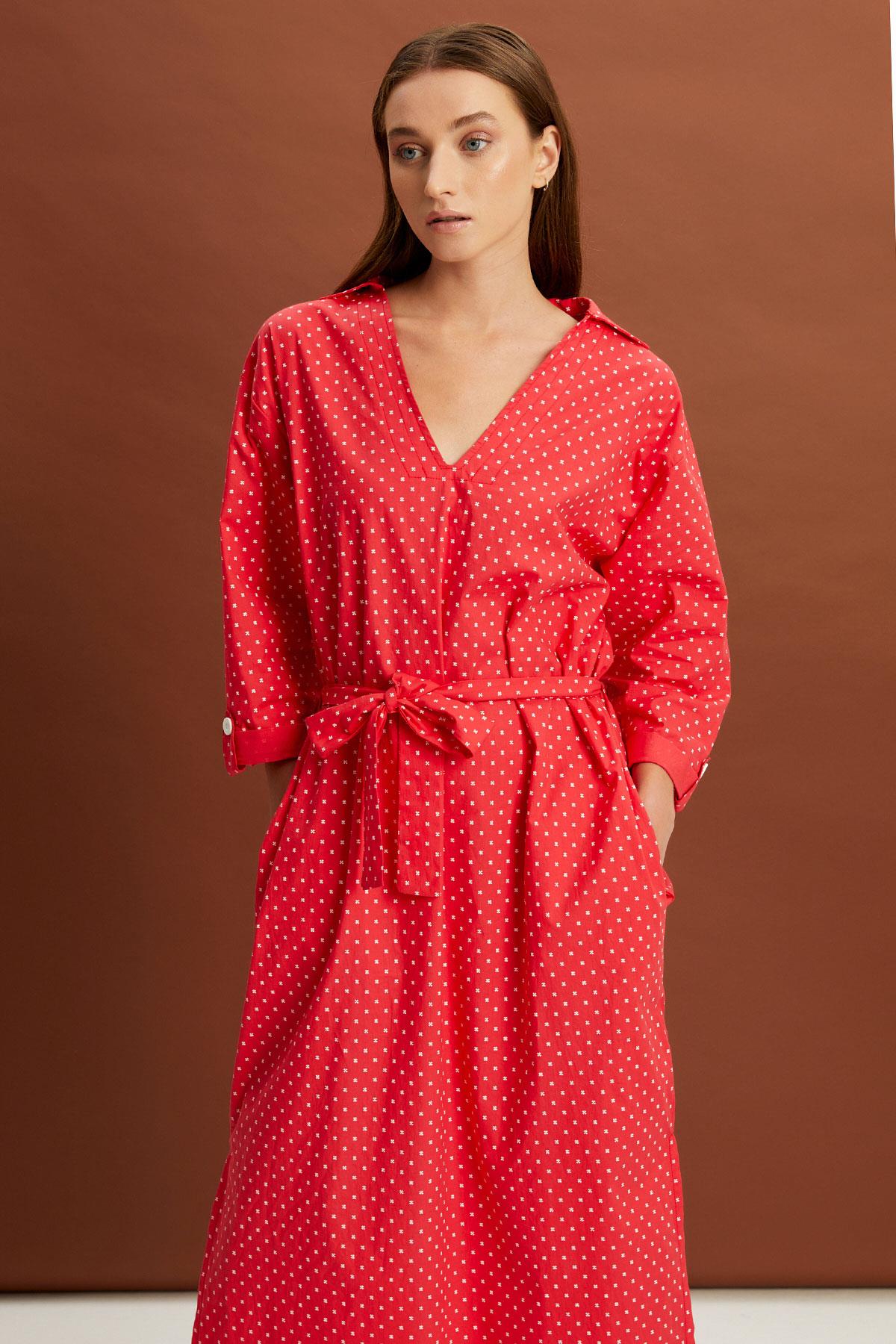 YAKALI KEMERLİ UZUN ELBİSE